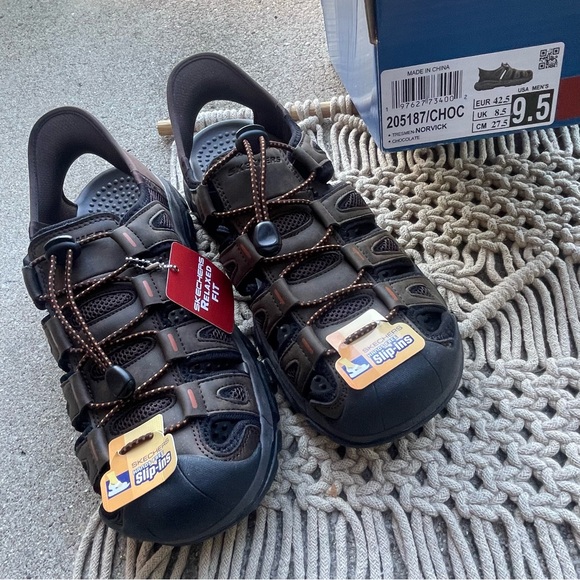 New Sketchers Men’s Slip-Ins Brown Sandals Size 9.5